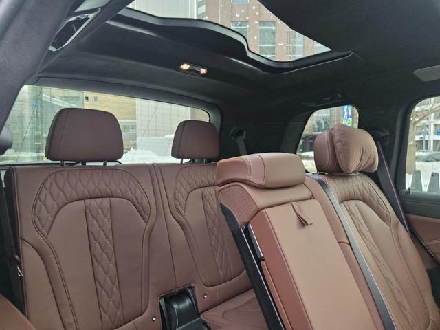 Ｘ７ Ｍ６０ｉ　ｘＤｒｉｖｅ　認定中古車　７人乗り　サンルーフ　ソフトクローズドア　保温保冷カップホルダ　マッサージシート　ヘッドアップディスプレイ　地デジ　オートホールド　トップビューカメラ　アンビエントライト（7枚目）