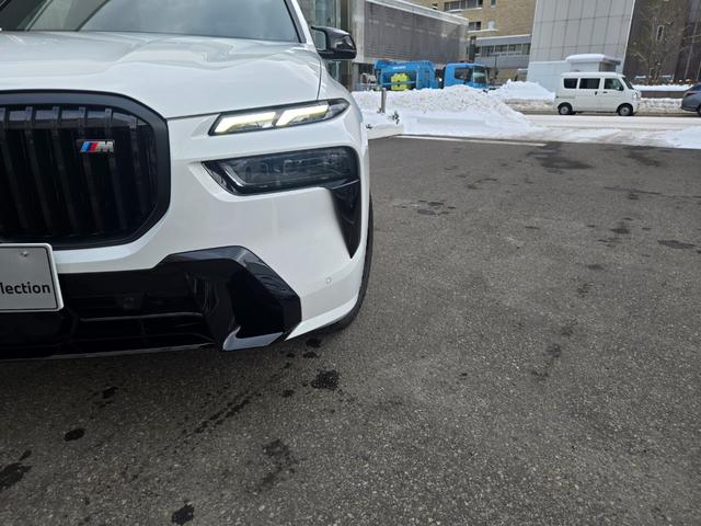 Ｘ７ Ｍ６０ｉ　ｘＤｒｉｖｅ　認定中古車　７人乗り　サンルーフ　ソフトクローズドア　保温保冷カップホルダ　マッサージシート　ヘッドアップディスプレイ　地デジ　オートホールド　トップビューカメラ　アンビエントライト（18枚目）