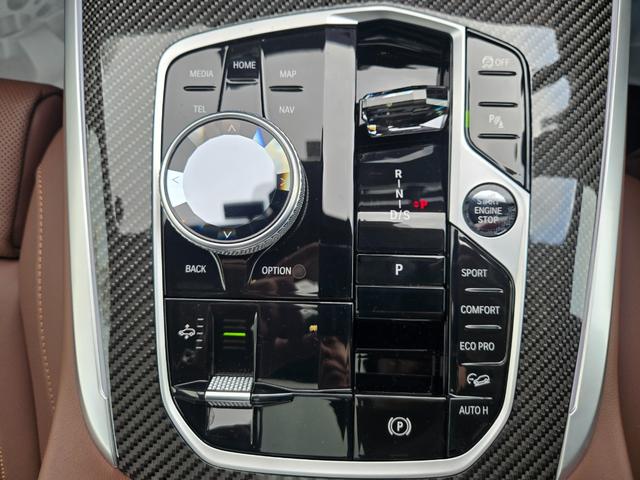 Ｘ７ Ｍ６０ｉ　ｘＤｒｉｖｅ　認定中古車　７人乗り　サンルーフ　ソフトクローズドア　保温保冷カップホルダ　マッサージシート　ヘッドアップディスプレイ　地デジ　オートホールド　トップビューカメラ　アンビエントライト（21枚目）