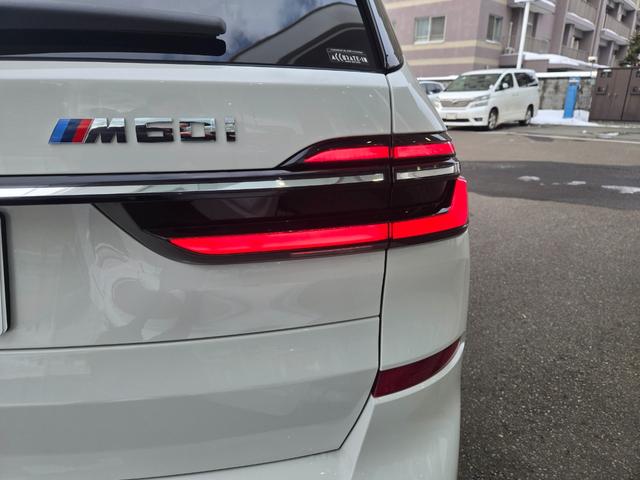 Ｘ７ Ｍ６０ｉ　ｘＤｒｉｖｅ　認定中古車　７人乗り　サンルーフ　ソフトクローズドア　保温保冷カップホルダ　マッサージシート　ヘッドアップディスプレイ　地デジ　オートホールド　トップビューカメラ　アンビエントライト（22枚目）