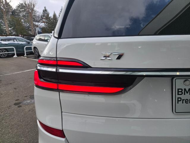 Ｘ７ Ｍ６０ｉ　ｘＤｒｉｖｅ　認定中古車　７人乗り　サンルーフ　ソフトクローズドア　保温保冷カップホルダ　マッサージシート　ヘッドアップディスプレイ　地デジ　オートホールド　トップビューカメラ　アンビエントライト（26枚目）