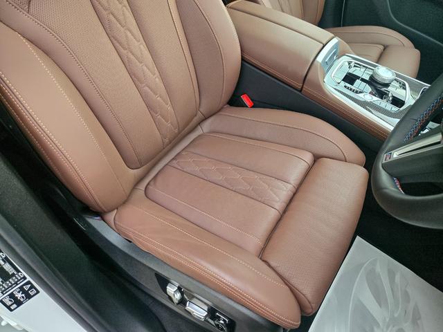 Ｘ７ Ｍ６０ｉ　ｘＤｒｉｖｅ　認定中古車　７人乗り　サンルーフ　ソフトクローズドア　保温保冷カップホルダ　マッサージシート　ヘッドアップディスプレイ　地デジ　オートホールド　トップビューカメラ　アンビエントライト（28枚目）