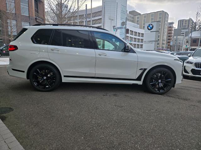 Ｘ７ Ｍ６０ｉ　ｘＤｒｉｖｅ　認定中古車　７人乗り　サンルーフ　ソフトクローズドア　保温保冷カップホルダ　マッサージシート　ヘッドアップディスプレイ　地デジ　オートホールド　トップビューカメラ　アンビエントライト（44枚目）