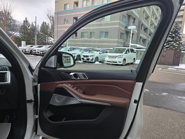 Ｘ７ Ｍ６０ｉ　ｘＤｒｉｖｅ　認定中古車　７人乗り　サンルーフ　ソフトクローズドア　保温保冷カップホルダ　マッサージシート　ヘッドアップディスプレイ　地デジ　オートホールド　トップビューカメラ　アンビエントライト（49枚目）