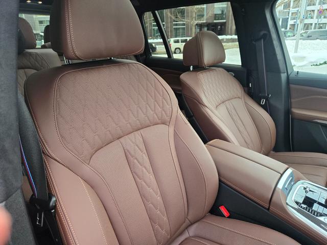 Ｘ７ Ｍ６０ｉ　ｘＤｒｉｖｅ　認定中古車　７人乗り　サンルーフ　ソフトクローズドア　保温保冷カップホルダ　マッサージシート　ヘッドアップディスプレイ　地デジ　オートホールド　トップビューカメラ　アンビエントライト（61枚目）