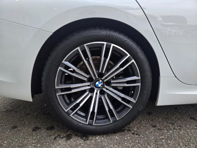 ３シリーズ ３２０ｄ　ｘＤｒｉｖｅ　Ｍスポーツ　認定中古車　地デジ　ＨａｒｍａｎＫａｒｄｏｎサラウンド　トップビューカメラ　オートホールド　電動シート　レザーシート　アクティブクルーズコントロール　ＨＤＤナビ　オートワイパー　アンビエントライト（35枚目）