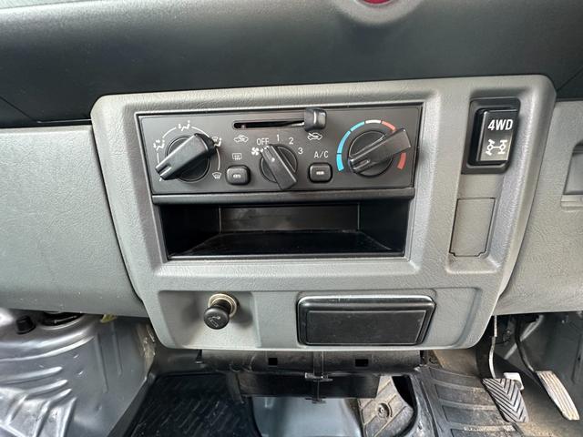 ミニキャブバン ＣＤ　４ＷＤ　ハイルーフ　ＦＡ／ＡＭラジオ　４ＷＤ切替スイッチ（11枚目）