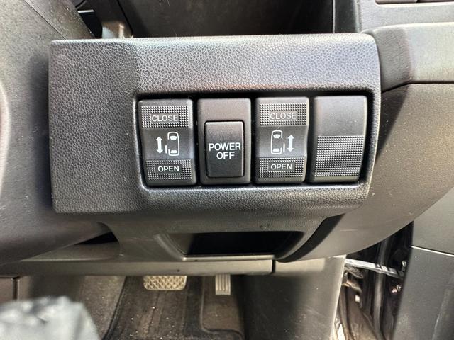 プレマシー ２０Ｓ　４ＷＤ　両側パワースライドドア　ナビ　地デジ　Ｂｌｕｅｔｏｏｔｈ　インテリジェントキー　純正アルミホイール夏（10枚目）