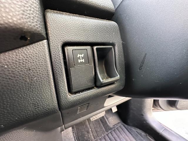 プレマシー ２０Ｓ　４ＷＤ　両側パワースライドドア　ナビ　地デジ　Ｂｌｕｅｔｏｏｔｈ　インテリジェントキー　純正アルミホイール夏（11枚目）