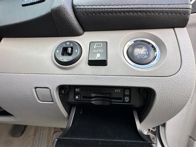 クラウン ロイヤルサルーンｉ－Ｆｏｕｒ　４ＷＤ　純正ＨＤＤナビ　パワーシート　　地デジ　プッシュスタート　ビルトインＥＴＣ　純正アルミホイール夏　インテリジェントキー　エンジンスターター　バックモニター（12枚目）