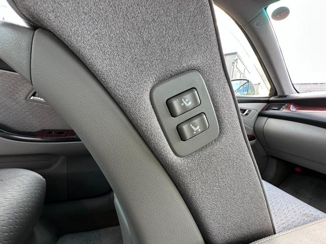 クラウン ロイヤルサルーンｉ－Ｆｏｕｒ　４ＷＤ　純正ＨＤＤナビ　パワーシート　　地デジ　プッシュスタート　ビルトインＥＴＣ　純正アルミホイール夏　インテリジェントキー　エンジンスターター　バックモニター（19枚目）
