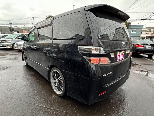 ヴェルファイア ２．４Ｚ　４ＷＤＨＤＤナビ　Ｂｌｕｅｔｏｏｔｈ　地デジ　両側パワースライドドア　フリップダウンモンター　プッシュスタート　横滑り防止装置　コーナーセンサー　ＥＴＣ　　社外アルミホイール夏　バックモニター（5枚目）