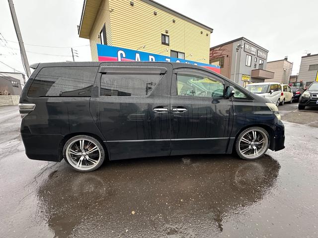 ヴェルファイア ２．４Ｚ　４ＷＤＨＤＤナビ　Ｂｌｕｅｔｏｏｔｈ　地デジ　両側パワースライドドア　フリップダウンモンター　プッシュスタート　横滑り防止装置　コーナーセンサー　ＥＴＣ　　社外アルミホイール夏　バックモニター（8枚目）