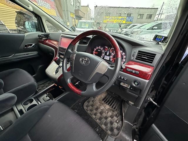 ヴェルファイア ２．４Ｚ　４ＷＤＨＤＤナビ　Ｂｌｕｅｔｏｏｔｈ　地デジ　両側パワースライドドア　フリップダウンモンター　プッシュスタート　横滑り防止装置　コーナーセンサー　ＥＴＣ　　社外アルミホイール夏　バックモニター（10枚目）