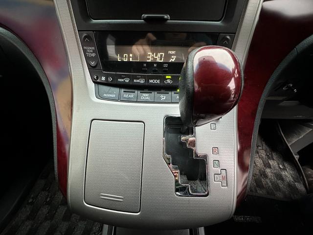 ヴェルファイア ２．４Ｚ　４ＷＤＨＤＤナビ　Ｂｌｕｅｔｏｏｔｈ　地デジ　両側パワースライドドア　フリップダウンモンター　プッシュスタート　横滑り防止装置　コーナーセンサー　ＥＴＣ　　社外アルミホイール夏　バックモニター（15枚目）