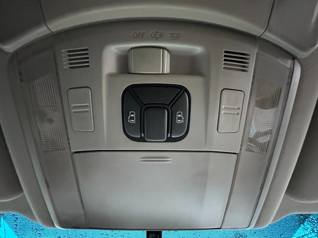 ヴェルファイア ２．４Ｚ　４ＷＤＨＤＤナビ　Ｂｌｕｅｔｏｏｔｈ　地デジ　両側パワースライドドア　フリップダウンモンター　プッシュスタート　横滑り防止装置　コーナーセンサー　ＥＴＣ　　社外アルミホイール夏　バックモニター（18枚目）