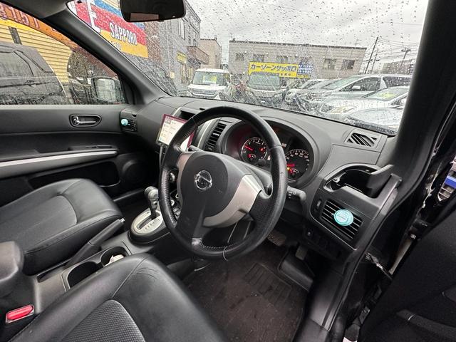 エクストレイル ２０Ｘ　４ＷＤ　社外ディスプレイオーディオ　前後シートヒーター　４ＷＤ切り替スイッチ　　横滑り防止装置　ＥＴＣ　ヒルディセントコントロール　社外アルミホイール夏（10枚目）