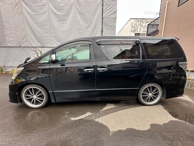 ヴェルファイア ２．４Ｚ　プラチナセレクションＩＩ　タイプゴールド　４ＷＤ寒冷地仕様　両側パワースライドドア　ＡＬＰＩＮＥフリップダウンモニター　ナビ　地デジ　ビルトインＥＴＣ　コーナーセンサー　横滑り防止装置　パワーバックドア　社外アルミホイール夏　バックモニター（4枚目）