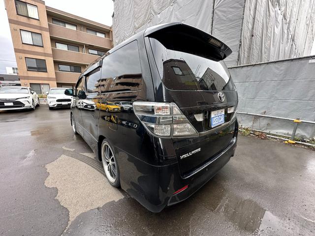 ヴェルファイア ２．４Ｚ　プラチナセレクションＩＩ　タイプゴールド　４ＷＤ寒冷地仕様　両側パワースライドドア　ＡＬＰＩＮＥフリップダウンモニター　ナビ　地デジ　ビルトインＥＴＣ　コーナーセンサー　横滑り防止装置　パワーバックドア　社外アルミホイール夏　バックモニター（5枚目）