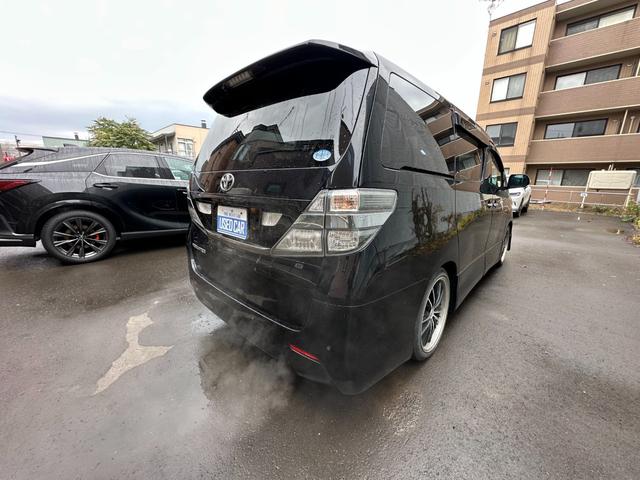 ヴェルファイア ２．４Ｚ　プラチナセレクションＩＩ　タイプゴールド　４ＷＤ寒冷地仕様　両側パワースライドドア　ＡＬＰＩＮＥフリップダウンモニター　ナビ　地デジ　ビルトインＥＴＣ　コーナーセンサー　横滑り防止装置　パワーバックドア　社外アルミホイール夏　バックモニター（7枚目）