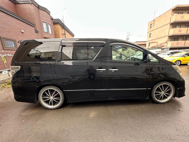 ヴェルファイア ２．４Ｚ　プラチナセレクションＩＩ　タイプゴールド　４ＷＤ寒冷地仕様　両側パワースライドドア　ＡＬＰＩＮＥフリップダウンモニター　ナビ　地デジ　ビルトインＥＴＣ　コーナーセンサー　横滑り防止装置　パワーバックドア　社外アルミホイール夏　バックモニター（8枚目）