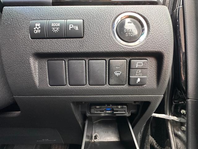 ヴェルファイア ２．４Ｚ　プラチナセレクションＩＩ　タイプゴールド　４ＷＤ寒冷地仕様　両側パワースライドドア　ＡＬＰＩＮＥフリップダウンモニター　ナビ　地デジ　ビルトインＥＴＣ　コーナーセンサー　横滑り防止装置　パワーバックドア　社外アルミホイール夏　バックモニター（12枚目）