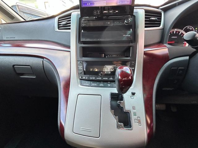 ヴェルファイア ２．４Ｚ　４ＷＤ　両側パワースライドドア　ナビ　横滑り防止装置　コーナーセンサー　ビルトインＥＴＣ　社外１７インチアルミホイール冬　　バックモニター　プッシュスタート（11枚目）