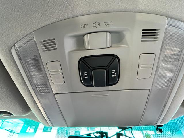 ヴェルファイア ２．４Ｚ　４ＷＤ　両側パワースライドドア　ナビ　横滑り防止装置　コーナーセンサー　ビルトインＥＴＣ　社外１７インチアルミホイール冬　　バックモニター　プッシュスタート（19枚目）