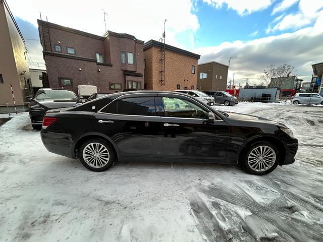 クラウン ロイヤルｉ－Ｆｏｕｒ　ナビバックモニターフルセグＴＶ　エンジンスターター　クルーズコントロール　夏冬タイヤ付き（5枚目）