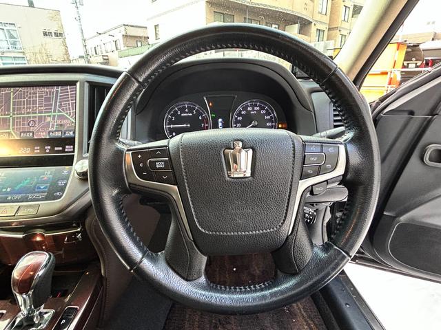 クラウン ロイヤルｉ－Ｆｏｕｒ　ナビバックモニターフルセグＴＶ　エンジンスターター　クルーズコントロール　夏冬タイヤ付き（10枚目）