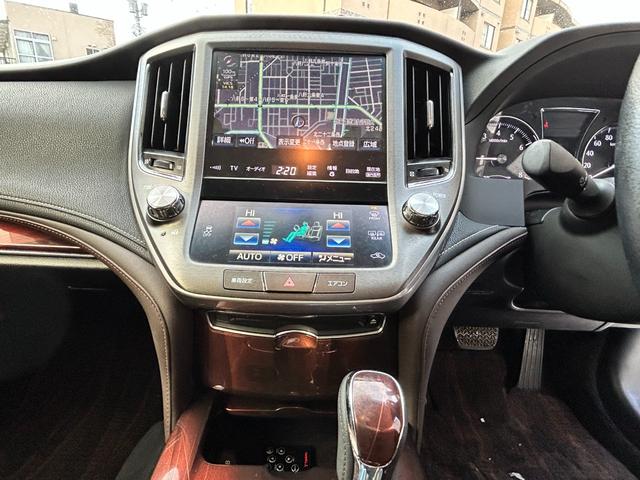 クラウン ロイヤルｉ－Ｆｏｕｒ　ナビバックモニターフルセグＴＶ　エンジンスターター　クルーズコントロール　夏冬タイヤ付き（14枚目）