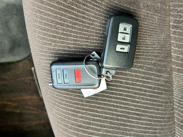 クラウン ロイヤルｉ－Ｆｏｕｒ　ナビバックモニターフルセグＴＶ　エンジンスターター　クルーズコントロール　夏冬タイヤ付き（16枚目）