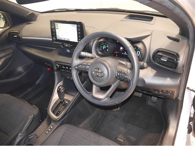 ヤリス ハイブリッドＺ　プリクラッシュセーフティ　地デジ　カーテンエアバッグ　ＬＥＤライト　オートクルーズ　横滑防止装置　寒冷地仕様　ドライブレコーダー　４ＷＤ　メモリーナビ　ＡＣ１００Ｖ　スマートキー　オートエアコン（4枚目）