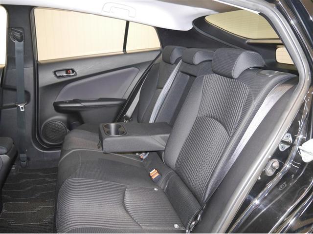 プリウス Sセーフティプラス 横滑り防止装置 エアバッグ ナビTV フルタイム4WD ABS キーレスエントリー オートエアコン クルコン 盗難防止装置 スマ-トキ- 寒冷地仕様 ミュージックプレイヤー接続可 ワンセグ(8枚目)