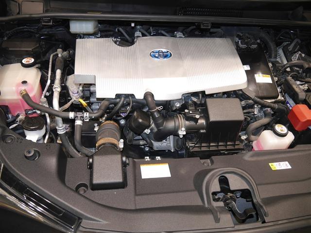 プリウス Sセーフティプラス 横滑り防止装置 エアバッグ ナビTV フルタイム4WD ABS キーレスエントリー オートエアコン クルコン 盗難防止装置 スマ-トキ- 寒冷地仕様 ミュージックプレイヤー接続可 ワンセグ(10枚目)