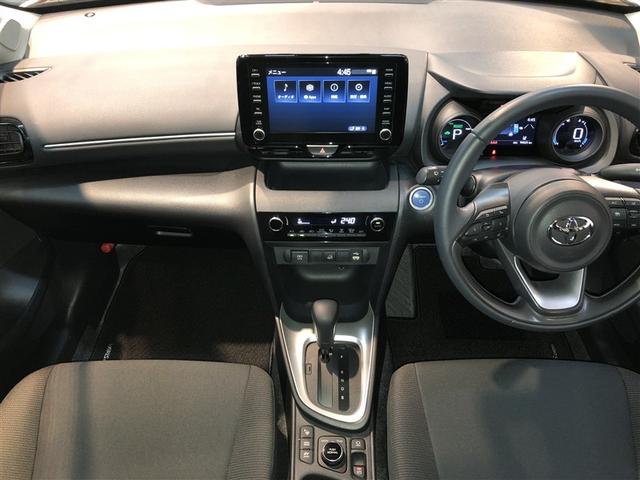 ヤリスクロス ハイブリッドＧ　ＥＳＣ　メディアプレイヤー接続　衝突軽減　ＬＥＤヘッド　寒冷地　盗難防止装置　スマートキー　キーレス　オートエアコン　オートクルーズコントロール　バックカメラ　４ＷＤ　アルミホイール　ＡＢＳ（2枚目）