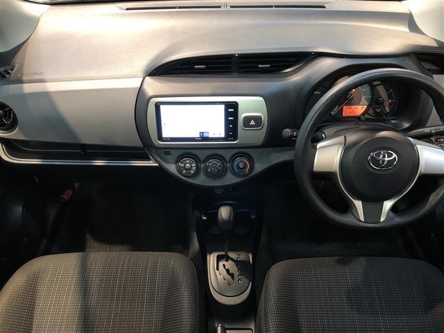 ヴィッツ Ｆ　アルミ　ＰＷ　ＥＳＣ　ＰＳ　キーレスエントリー　切替式４ＷＤ　ＤＶＤ　フルセグテレビ　ＡＢＳ　エアコン　寒冷地　Ｗエアバッグ　メモリーナビゲーション　ナビＴＶ　ミュージックプレイヤー接続可　エアバッグ（3枚目）