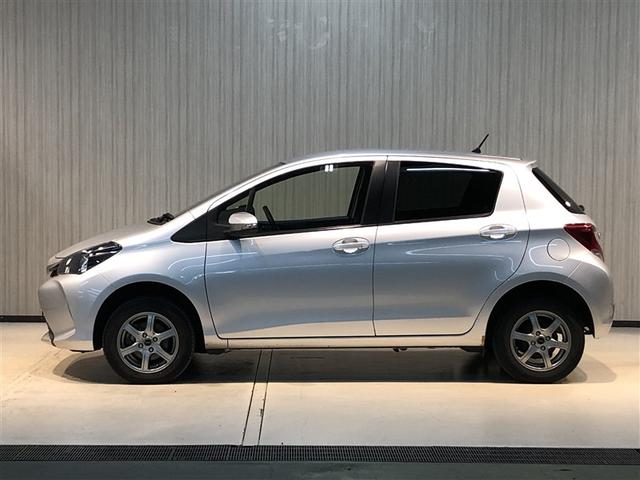 ヴィッツ Ｆ　アルミ　ＰＷ　ＥＳＣ　ＰＳ　キーレスエントリー　切替式４ＷＤ　ＤＶＤ　フルセグテレビ　ＡＢＳ　エアコン　寒冷地　Ｗエアバッグ　メモリーナビゲーション　ナビＴＶ　ミュージックプレイヤー接続可　エアバッグ（5枚目）