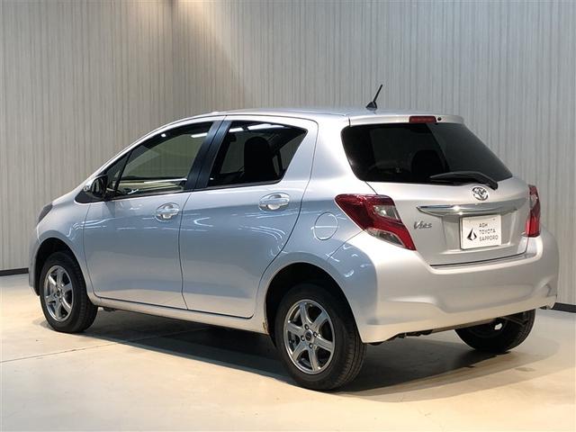 ヴィッツ Ｆ　アルミ　ＰＷ　ＥＳＣ　ＰＳ　キーレスエントリー　切替式４ＷＤ　ＤＶＤ　フルセグテレビ　ＡＢＳ　エアコン　寒冷地　Ｗエアバッグ　メモリーナビゲーション　ナビＴＶ　ミュージックプレイヤー接続可　エアバッグ（6枚目）