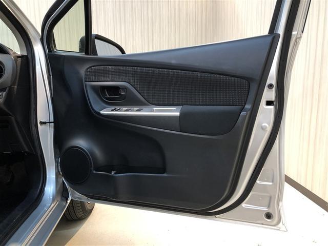 ヴィッツ Ｆ　アルミ　ＰＷ　ＥＳＣ　ＰＳ　キーレスエントリー　切替式４ＷＤ　ＤＶＤ　フルセグテレビ　ＡＢＳ　エアコン　寒冷地　Ｗエアバッグ　メモリーナビゲーション　ナビＴＶ　ミュージックプレイヤー接続可　エアバッグ（11枚目）