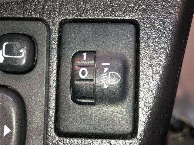 ヴィッツ Ｆ　アルミ　ＰＷ　ＥＳＣ　ＰＳ　キーレスエントリー　切替式４ＷＤ　ＤＶＤ　フルセグテレビ　ＡＢＳ　エアコン　寒冷地　Ｗエアバッグ　メモリーナビゲーション　ナビＴＶ　ミュージックプレイヤー接続可　エアバッグ（20枚目）