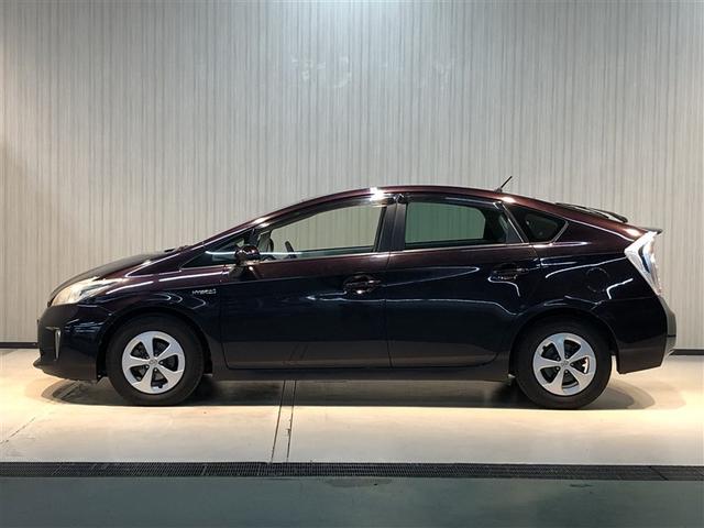 プリウス Ｓ　アイドリングストップ搭載　Ｂモニタ－　ＡＵＸ接続可　インテリキー　デュアルエアバック　エアＢ　イモビライザー　ナビＴＶ　ＡＵＴＯエアコン　横スベリ防止　アルミホイール　ＥＴＣ装備　ＡＢＳ　リモコンキー（6枚目）