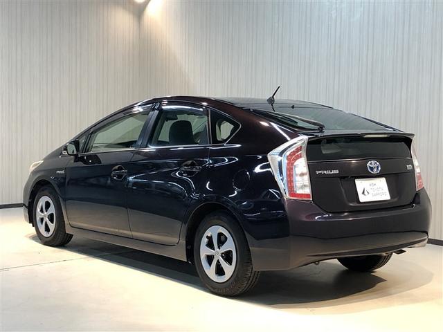 プリウス Ｓ　アイドリングストップ搭載　Ｂモニタ－　ＡＵＸ接続可　インテリキー　デュアルエアバック　エアＢ　イモビライザー　ナビＴＶ　ＡＵＴＯエアコン　横スベリ防止　アルミホイール　ＥＴＣ装備　ＡＢＳ　リモコンキー（7枚目）