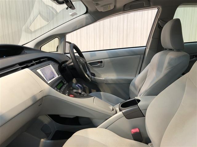 プリウス Ｓ　アイドリングストップ搭載　Ｂモニタ－　ＡＵＸ接続可　インテリキー　デュアルエアバック　エアＢ　イモビライザー　ナビＴＶ　ＡＵＴＯエアコン　横スベリ防止　アルミホイール　ＥＴＣ装備　ＡＢＳ　リモコンキー（10枚目）