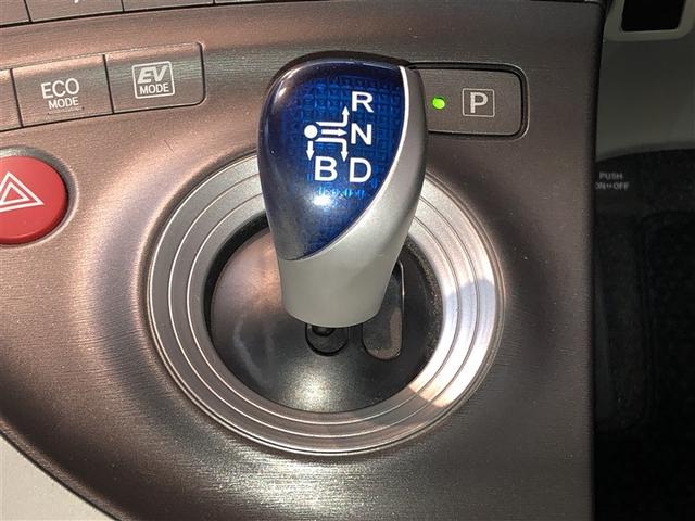 プリウス Ｓ　アイドリングストップ搭載　Ｂモニタ－　ＡＵＸ接続可　インテリキー　デュアルエアバック　エアＢ　イモビライザー　ナビＴＶ　ＡＵＴＯエアコン　横スベリ防止　アルミホイール　ＥＴＣ装備　ＡＢＳ　リモコンキー（19枚目）