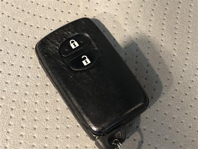 プリウス Ｓ　アイドリングストップ搭載　Ｂモニタ－　ＡＵＸ接続可　インテリキー　デュアルエアバック　エアＢ　イモビライザー　ナビＴＶ　ＡＵＴＯエアコン　横スベリ防止　アルミホイール　ＥＴＣ装備　ＡＢＳ　リモコンキー（21枚目）