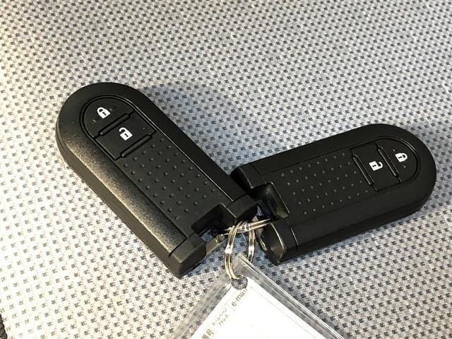 パッソ Ｘ　Ｓ　盗難防止システム　横滑り防止装置　スマートキー　衝突回避支援ブレーキ　キーフリー　寒冷地仕様　アイドリングストップ　４ＷＤ　ベンチシート　ＡＢＳ（17枚目）