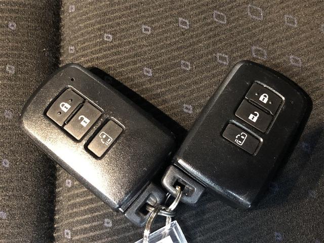 ノア ハイブリッドG スマートキー&プッシュスタート LEDへッドライト 地デジ イモビライザー Wエアコン パワーウインドウ 寒冷地仕様 アルミ クルコン エアバッグ 横滑り防止 DVD再生機能 フルフラット パワステ(22枚目)