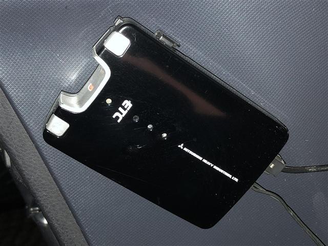 ノア ハイブリッドG スマートキー&プッシュスタート LEDへッドライト 地デジ イモビライザー Wエアコン パワーウインドウ 寒冷地仕様 アルミ クルコン エアバッグ 横滑り防止 DVD再生機能 フルフラット パワステ(23枚目)