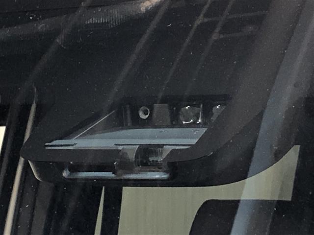 ノア Ｓｉ　ダブルバイビーＩＩ　バックモニター　クルコン　ＬＥＤヘッド　ドラレコ　ＥＴＣ　寒冷地仕様　４ＷＤ　スマートキー　ＤＶＤ　ナビ＆ＴＶ　３列シート　横滑り防止　盗難防止装置　アイドリングストップ　メモリーナビ　アルミホイール（4枚目）